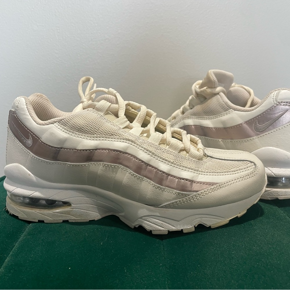 Nike Air Max 95 LE Phantom Metallic Rose Bronze-White
